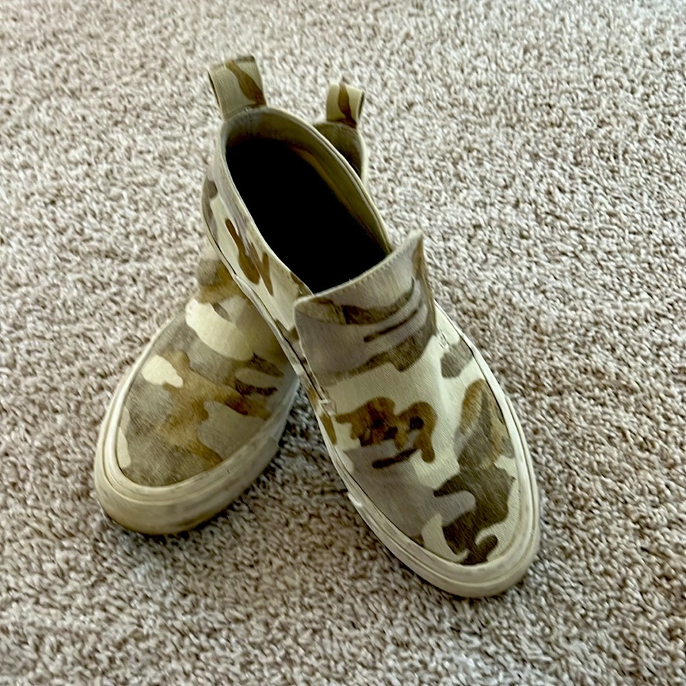 Women’s SEAVEES size 7.5